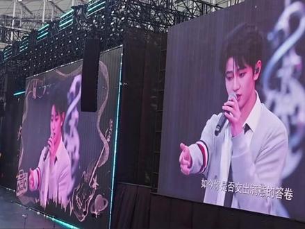 #橹穆 #穆祉丞 表哥第一眼看的是蓝粉这边的灯牌 我妈妈一边跑一边看蓝粉灯牌🩵🩷