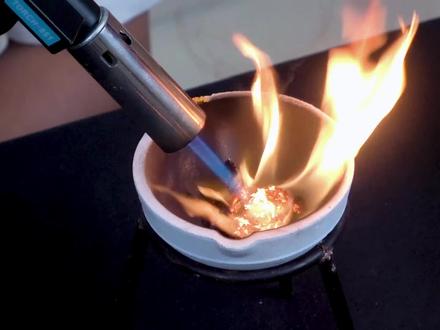 打假:网上买的火影黄金钞里面,真的有黄金吗? #打假 #黄金钞 #趣味实验 #极限测试