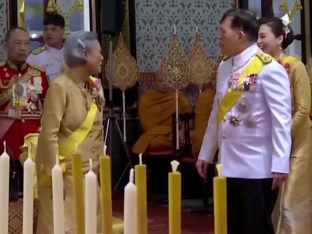 泰王关心诗琳通的腿疾,免去妹妹的跪拜礼