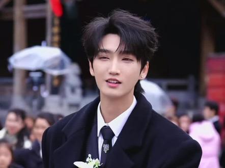 @A-以太⚡️ 我想吃棒棒糖了~🍭#银河系以太@龙浩天男团·银河系A(团队招优)PGY#沈园外