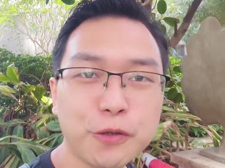 AI视频转PPT,1分钟教会你 有没有遇到过,领导发个1小时的视频给你,让你总结内容,并撰写成ppt,再给他汇报?如果没遇到过,那是你的幸运;如果遇到了,那也不是你的不幸。因为这样麻烦的事情,在AI面前都不值得一提。今天,30秒教会你,如何用AI将视频转写成PPT?
打开通义,选择左侧效率,进入ppt创作。在输入框下方,选择“上传文件生成PPT”,可以上传本地视频,或者粘贴视频网址,然后下一步,ai会深入分析视频内容,并撰写PPT大纲,如果大纲不准确,还能够手动修改,再“下一步”,进入模板选择页面,确定好模板后,就可以生成ppt了。Ppt中的配图是ai实时生成的,不满意的配图,可以选中图片,点右上角的图标,右侧会弹出ai生成图片页面,输入提示词、选择风格就能立马生成配图。调整完之后,就可以下载了。
怎么样,还愣着干什么,快去用起来啊!#ai制作ppt #ai视频 #ai工具 #aippt #aippt自动生成