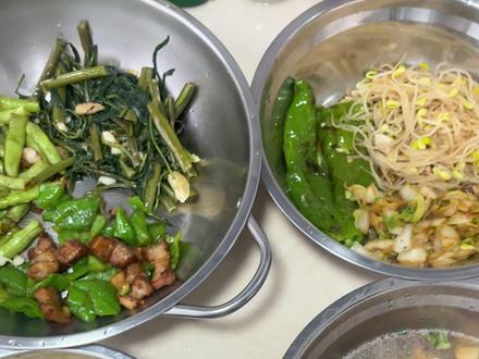 第19集|今天朋友来找主包,咱们总不能出去外面捡菜吧。所以主包花9.85元的巨款来招待朋友,做个八菜一汤 ! #美食教程 #大学生#美食#100元吃一个月 #日常vlog