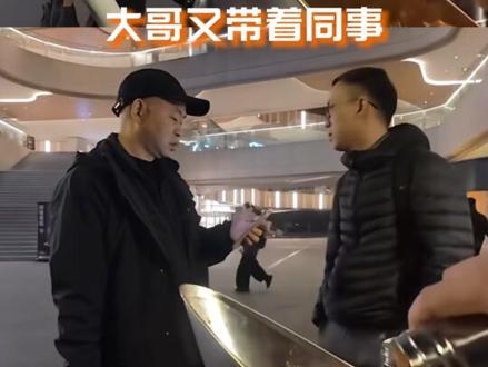 再一次证明走群众路线的重要性(cr:渡饿真人) #小天才电话手表 #摆摊 #小学生
