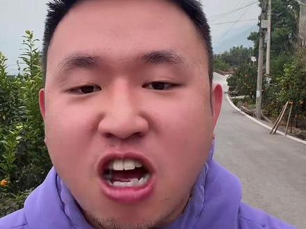 名模坤:一个香肠,有什么国补呀?没听过😂 #名模坤 #名模坤直播 #名模坤吃饭 #名模坤的朋友圈