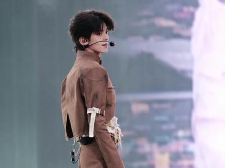 《命(FATE)》TF家族新年音乐会Day1 左航focus #左航 #TF家族新年音乐会 #舞台 #直拍 #top登陆少年