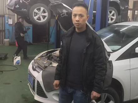 福特福克斯尾气冒白烟,选择正规的修理厂还是很重要的,配件用的不好又要大修了#抖音汽车 #汽车保养与维修 #安吉安福汽车 #说车聊车 #带你懂车