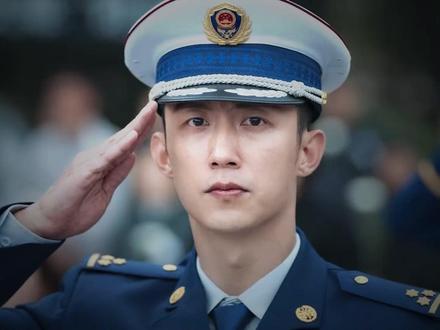 最好剪的转场出现了🫡
@黄景瑜 #黄景瑜 #转场 #神级转场#黄景瑜新剧