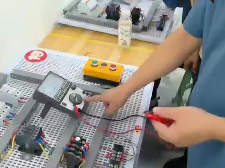 低压电工实操安全操作技术K2配盘测量,地址在济南二环西路,可以看账号资料联系#电工 #电工实操考试 #低压电工证 #特种作业操作证电工证焊工证 #特种作业操作证报考