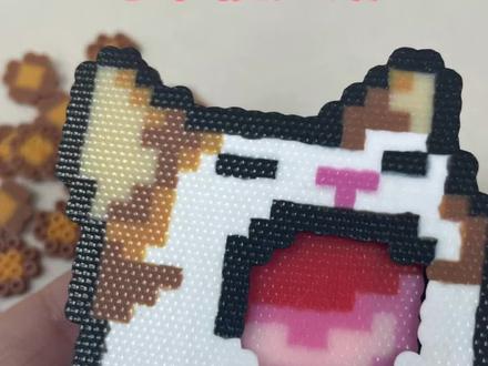 立体拼豆
猫咪喂食机关#拼豆 #拼豆邪修 #立体拼豆