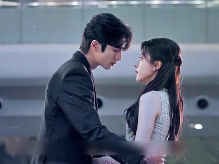 结局林屿森和聂曦光在以后,庄序后悔挽留聂曦光被拒。庄序这一刻 才知道,他彻底失去了聂曦光。#骄阳似我 #赵今麦 #宋威龙 #高甜吻戏 #骄阳似我开播