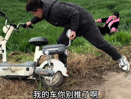 长的跟停电滴样 还想加我微信#万万想不到#搞笑 #看一遍笑一遍 #意想不到的结局