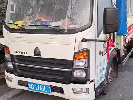 用一台四米二平板车在青岛跑一天货拉拉能挣多少