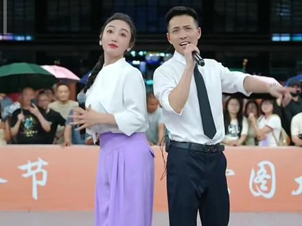 @索图 @杨雯梓【生活号】 这互动也太甜了吧!两人默契度拉满~舞台上的他们闪闪发光✨