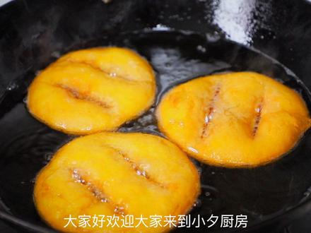 2根红薯,1碗面粉,教你在家做红薯油饼,外酥里软,比油条还好吃 #红薯 #红薯油饼 #红薯饼 #炸红薯饼