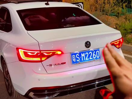 全新大众速腾,正确调试氛围灯,车内氛围灯调亮了,这个效果还可以。#23款速腾 #我与汽车的日常 #撸车日常 #每天一个汽车用车知识 #氛围灯效果