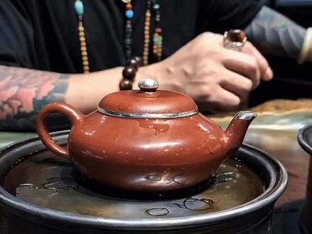 不要误解潮汕工夫茶人多也只用三个杯,人多这样泡小杯好喝你试试 #茶生活 #工夫茶 #喝茶 #功夫茶 #潮汕工夫茶 #潮汕人喝茶 #召唤茶友 #茶知识 #茶文化知识 #泡茶
