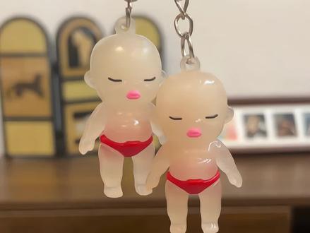 我买了一只很离谱的娜塔莎…我的娜塔莎会变色!好朋友整一个?#娜塔莎 #玩个很新的东西 #抽象 #变色 #挂件