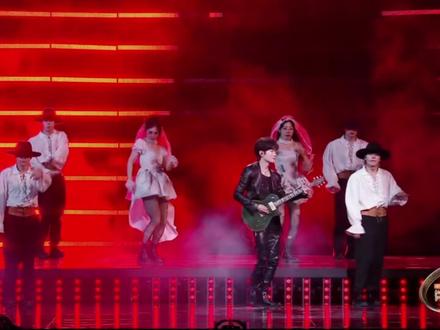 20260205 #微博之夜
-
@陈楚生 致敬迈克尔.杰克逊版《晚礼服》
-
就是这个style,我超爱!
-
#陈楚生 #向全世界安利
#我的大明星一定红透半边天
#陈楚生荒芜之境巡回演唱会