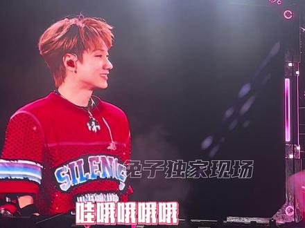 别管 场内场外都嗨起来!#跟汪苏泷一起看2026第一天的烟花