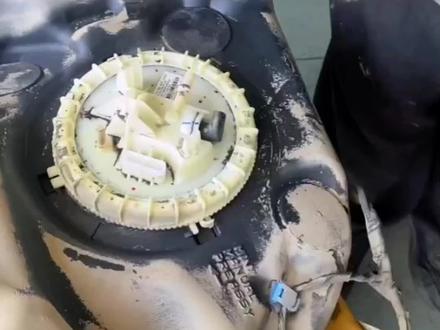 奔驰油泵拆卸工具,放止拆卸中损坏配件#奔驰油泵模块编程 #油泵拆卸 #油泵