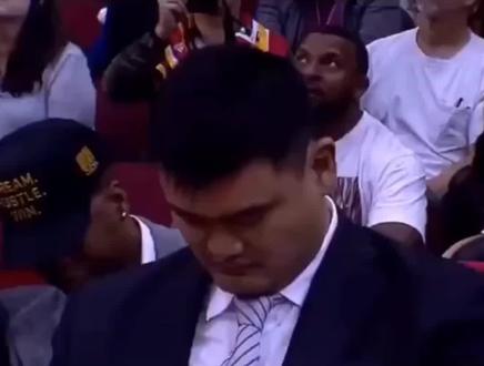 大姚在国外到底有多火?看看观众的反应#姚明 #nba吐槽大会 #dou来nba