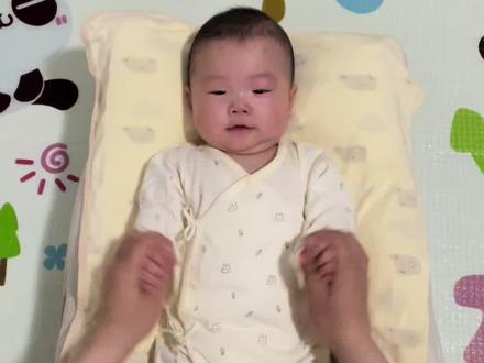 早教音乐🎵—小猪吃得饱饱 #早教 #亲子互动 #上热搜 适合三月龄以上的宝宝的早教游戏来咯!