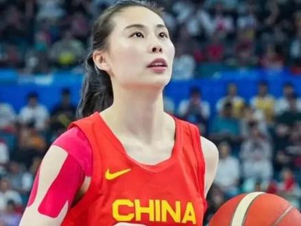 31岁老将对比年轻军团:王思雨17分钟统治比赛!印证老将价值 17分钟17分!王思雨狂飙3记三分|老将掌控节奏|中国女篮逆转胜局!决胜时刻连得5分浇灭反扑!王思雨:中国女篮的“大心脏”与战术核心。被低估的老将价值!王思雨:出场16分钟贡献17分|用经验填补年轻阵容短板!关键战印证:王思雨=中国女篮最稳一环|得分助攻防守全能|老将的终极答案!#中国女篮 #王思雨 #女篮世界杯 #女子篮球 #女篮加油