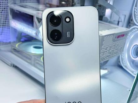 iQOO Z11用上9020mAh+165Hz屏,不过天玑8500跑的动高刷游戏吗?#iqooz11 #数码 #手机