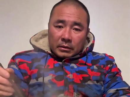 网络人物志第七期王兵,他是国内技术流吃鱼第一人,能给鲫鱼当面条嗦了,眼睛里丝毫没有做网红的欲望,全是对吃鱼的渴望#搞笑 #人物故事 #王兵 #抽象 #吃鱼