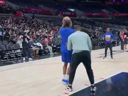 东道主的排面!因美国球员人数不足,萧华指定星伦纳德入选全明星 #伦纳德 #哈登 #小卡 #NBA全明星