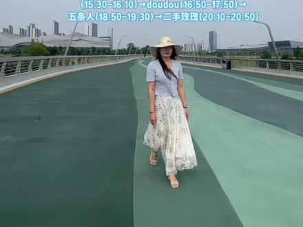 2026长沙草莓音乐节将于5月30日至31日在长沙国际会展中心南广场举行,具体时间表如下:5月30日(周六)草莓舞台:性格缺失(13:30-14:10)→椿(14:50-15:30)→声音碎片(16:10-16:50)→梅卡德尔(17:50-18:50)→痛仰(19:30-20:10)→万能青年旅店(20:50-21:30)爱舞台:matt吕彦良(14:10-14:50)→阿肆(15:30-16:10)→doudou(16:50-17:50)→五条人(18:50-19:30)→二手玫瑰(20:10-20:50)5月31日(周日)草莓舞台:简单对话(13:30-14:10)→gigi炎明熹(14:50-15:30)→chace(16:10-16:50)→aga江海迦(17:30-18:10)→周柏豪(18:50-19:30)→颜人中(20:10-20:50)爱舞台:橘子海orangeocean(14:10-14:50)→后海大鲨鱼(15:30-16:10)→夏日入侵企画(16:50-17:30)→徐佳莹(18:10-18:50)→龚琳娜(19:30-20:10)→陈绮贞(20:50-21:30)
温馨提示舞台换场期间将展映主题动画,建议提前规划行程,准时入场。门票为实名制电子票,需凭身份证原件入场,一人一票,单次进出。现场人员密集,请勿携带易燃易爆物品,配合安检,文明观演。#长沙草莓音乐节#长沙国际会展中心 #时间安排表