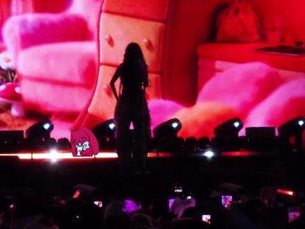 还痛吗中文首唱我喊来的,25年末唱怎么可能不在场。是谁前一天还说不去,后一天又在喊“宋雨琦牛逼”了?没错就是我#奶味叔 #宋雨琦 #浙江卫视跨年晚会 #2026 #新年快乐