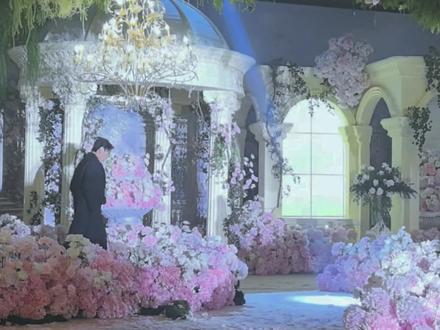 这是我见过舞台表现力最好的新郎
恭喜周扬&施梦露 新婚快乐
#婚礼 #婚礼现场 #施梦露 #网红 #网红婚礼