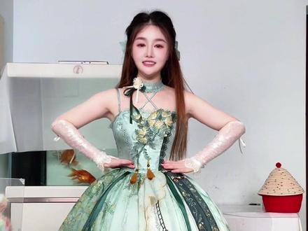 花与珍珠匣甄嬛传联名款叶澜依搭配裙撑#洛丽塔 #Lolita #花与珍珠匣 #裙撑 #花与珍珠匣甄嬛传