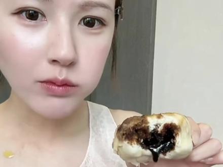 露思宝宝被红糖包子攻击了!!#红糖包 #包子 #赵露思 #赵露思直播