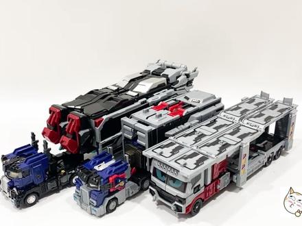 炫卡斗士W荒原银卫、玄铁战神、玄铁战神W变形展示