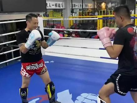 高扫踢格挡,不这么做你会被踢晕!#泰拳 #格斗 #搏击