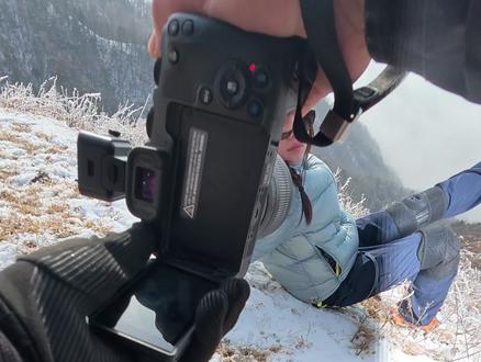 女生爬山这样拍照才够酷 当爬山遇到绝美雪景+云海 大片就有了
出镜:@壮壮妈🐈
#爬山拍照姿势 #云海 #流峪草甸 #户外徒步登山 #山顶的风景你值得一看