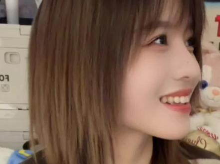 月亮和星星 #柏里挑怡 #青钰雯 #周湘 #金莹玥 柏欣妤生日
朱怡欣送了羽绒服和项链