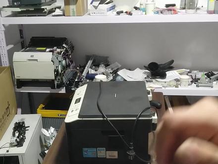 联想7605D更换辅助搓纸棍,出纸棍
