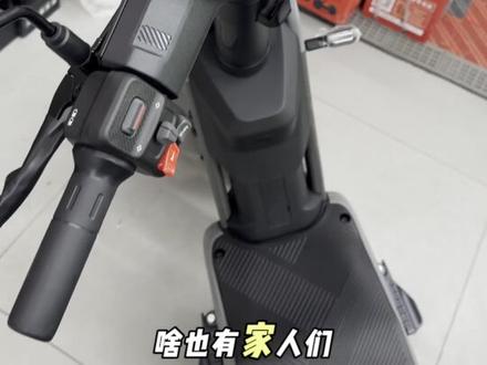 V70 属实惊艳了
全屏导航 + 龙头锁+原厂带着靠背
3099 闭眼买它😍😍😍 #智能电动车 #智选九号
视频下方购买