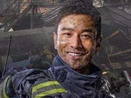 大连的716事件你还记得吗?今天让我们通过这部电影回顾一下!!#致敬消防英雄