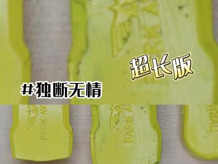 《独断无情》完结版~#雏菊相伴后续 一次看个爽系列!原文已完结 #雏菊 #雏菊后续 #霍寒许颜赵嫣 #霍寒许颜赵嫣后续 #霍寒许颜赵嫣结局 #霍寒许颜赵嫣小说 #雏菊女生 #雏菊女生后续 #雏菊女生结局 #卧底情劫 #卧底情劫后续 #卧底情劫结局 #小说推荐 #推文 #每日推荐 #今日推文 #小说推文 我握画笔的手抖个不停,脑海里嗡嗡作响。浩哥传来了噩耗。我哥哥卧底毒枭身边三年,终于获得他的信任,得知他把制毒人员名单携带于身,伺机把他抓捕归案。结果,抓的是真毒枭临时上班的替身。身份暴露,遭遇极端报复。「霍寒心狠手辣,为了免于报复,你不要来追悼会。」浩哥叮嘱我。广场四周人来熙往,一旁的和平鸽安静啄食。我的画架前坐着一个五六岁的小男孩,正努力端坐着让我给他画肖像。浩哥说霍寒抓了三个幼儿园的小朋友逼我哥现身,局里为了保他一直在拖延时间,并派了无数警力和无人机寻找被绑架的三个孩子,仅仅 8 个小时后,一条血淋淋的小手臂被人放在警局门口。于是,我哥去了。可想而知他最后一刻有多惨。眼泪无意识地往下流。