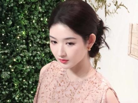 不好意思,王玉雯在千金赛道一骑绝尘了‼ 从千金风到松弛感,王玉雯的选择始终忠于自己。
#王玉雯 #时尚 #智界R7 #王玉雯演我见偶像的样子 #智界汽车