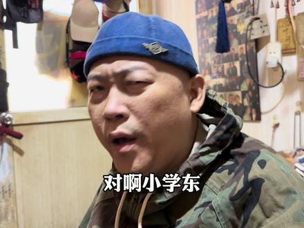 北京胡同大哥说豆汁大爷,10元一杯挣钱无可厚非,别给胡同毁了 还有孩子放学回家,别毁了北京这条胡同#老北京 #北京大爷 #北京胡同 #豆汁 #人间观察计划