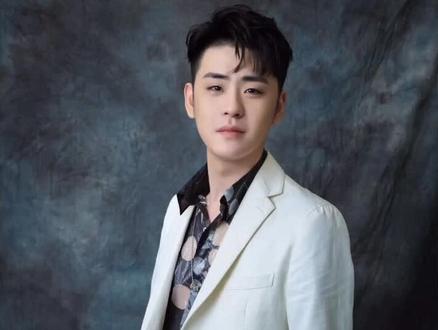 唯爱是个态度。唯,本义同“惟”,表示独一无二、独此。