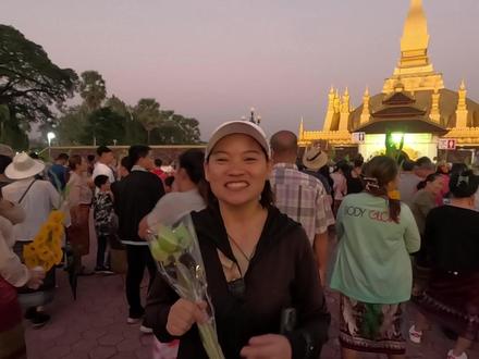 环球旅行第225天:塔銮节持烛绕塔 #东南亚风情 #环球旅行 #旅行vlog #老挝 #万象 #塔銮节