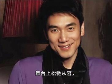 56岁林依轮翻跳《爱情鸟》爆火全网,状态逆生长却被吐槽秃顶、戴假发,本人硬核回应,高情商回答瞬间刷屏。#林依轮 #爱情鸟 #高情商 #明星 #热门