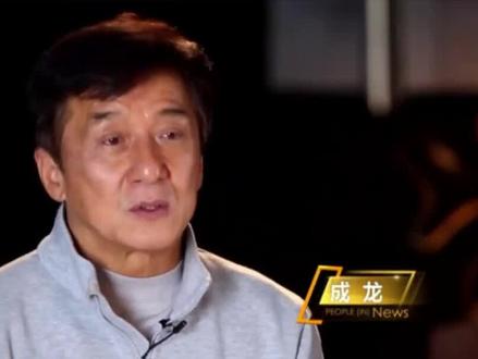 #抖音知识年终大赏 成龙在71岁之际自曝已制作告别曲,这一举动引发了公众对生命意义的深思。成龙在电影《过家家》首映礼上透露,他已秘密制作了一首歌,计划在自己去世时发布。这一举动不仅展现了成龙坦然面对生命的姿态,也引起了人们对生死议题的关注。#成龙#过家家#告别曲