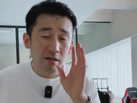 旅行必备的‘暴走神鞋’!👣 出门旅行每天走几万步,全靠这双运动鞋撑着,软弹鞋垫像自带‘按摩功能’,走再久脚也不酸。轻便材质拎着不占地儿,还特别耐脏,景点打卡、逛吃探店都能穿,旅行穿搭舒适又好看!#伦敦kj #跑鞋 #运动鞋 #送礼佳品 #鞋子分享